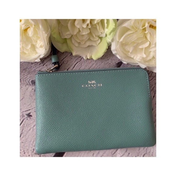 Coach Handbags - COACH CROSSGRAIN LEATHER WRISTLET